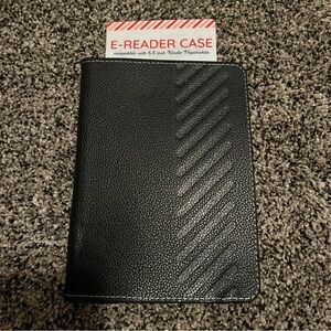 E Reader case with hand strap